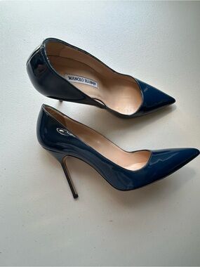 Manolo Blahnik BB 105 Patent Leather Pumps EU 38 Blue Pointed Toe Heels